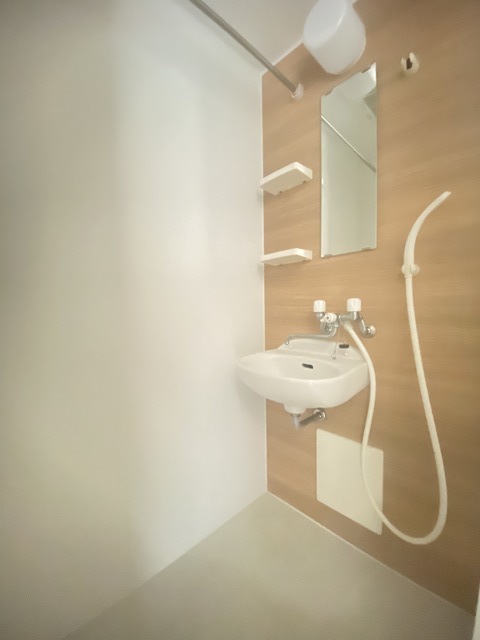 バス・シャワールーム　※清掃前の写真となります。