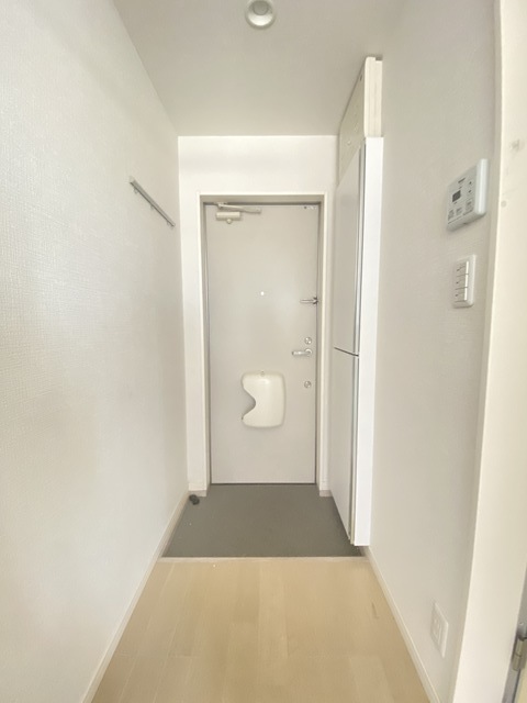 玄関　※清掃前の写真となります。