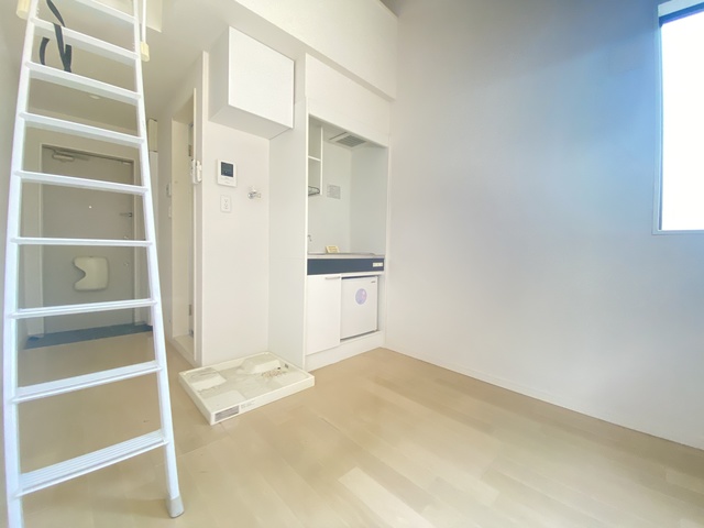 居室・リビング　※清掃前の写真となります。