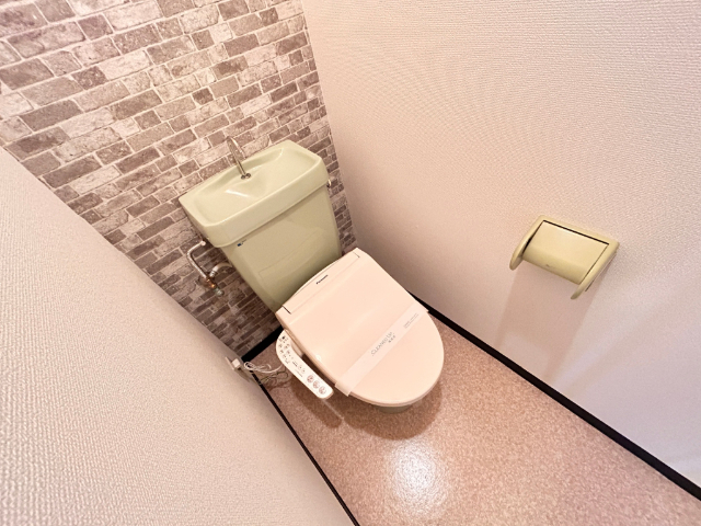 トイレ　温水洗浄便座