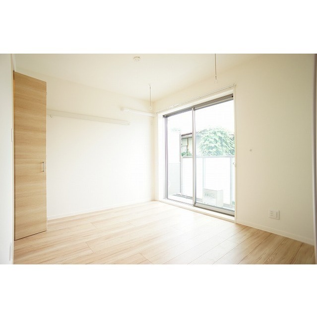 居室・リビング　南向きの明るい洋室♪