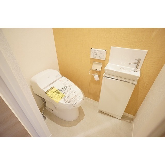 トイレ　温水洗浄便座付のトイレ♪