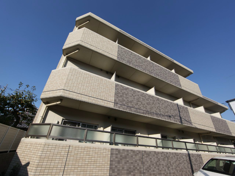 建物外観　外観　オートロック付　屋根付き駐輪場　南向きバルコニー