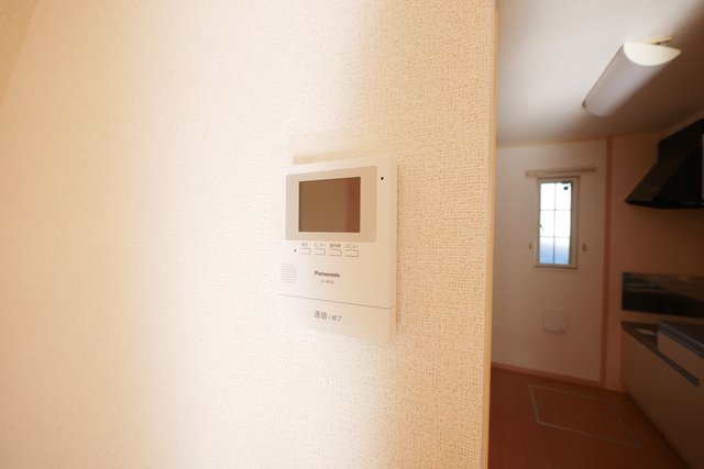 セキュリティ　★モニタ付インターホンで防犯面も安心です★