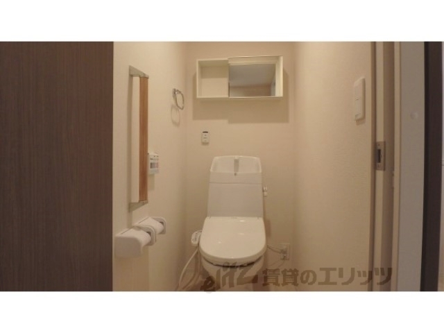 トイレ　自動で便座空きます