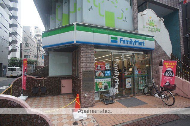コンビニ　ファミリーマート西新宿柏木公園前店（コンビニ）まで81m