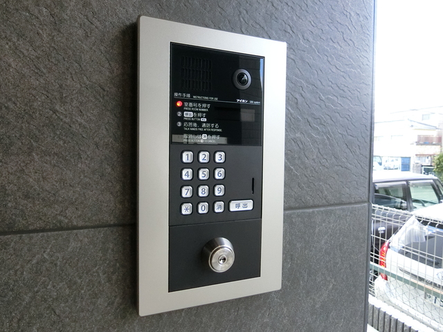 エントランス　モニターホンと連動しているオートロック完備