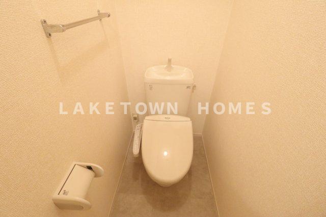 トイレ　温水洗浄暖房便座付のトイレです。