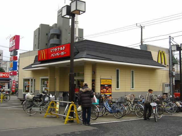 飲食店　マクドナルド（飲食店）まで610m