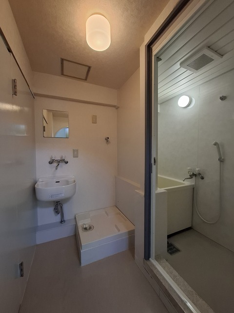 洗面設備　洗面台と洗濯機置場　２０２５年１２月撮影