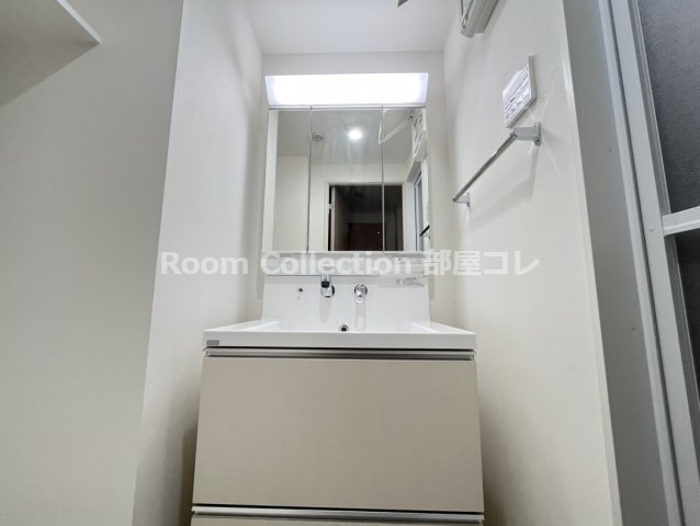 洗面設備　※同物件他部屋写真　色違いの場合有　現状優先