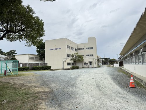 中学校　豊橋市立南部中学校（中学校）まで681m