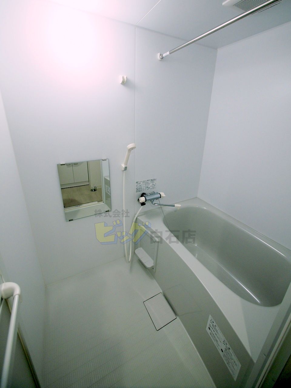 バス・シャワールーム　広々タイプのお風呂です♪