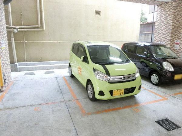 駐車場　敷地内駐車場！