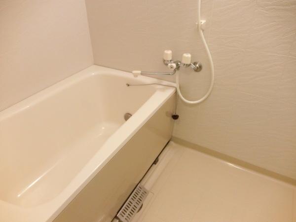 バス・シャワールーム　綺麗な浴槽です！