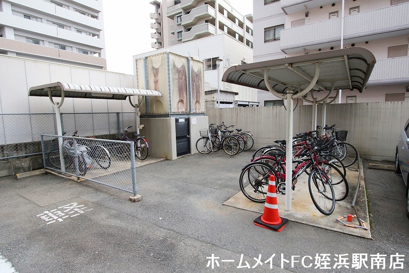 エントランス　★屋根付き駐輪場です♪★