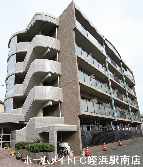 建物外観　★周辺環境充実で過ごしやすい♪★