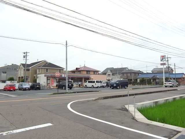 コンビニ　セブンイレブン（コンビニ）まで210m