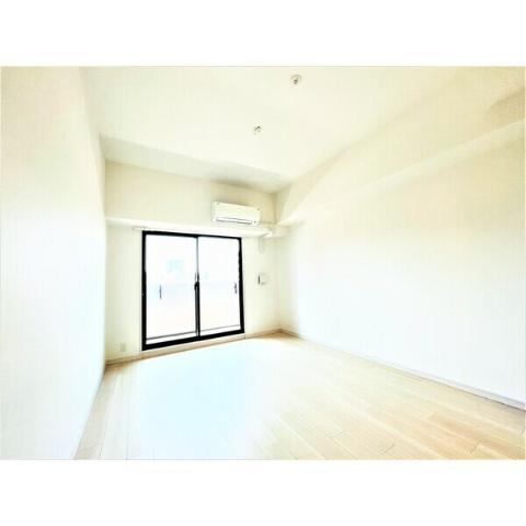 居室・リビング　室内