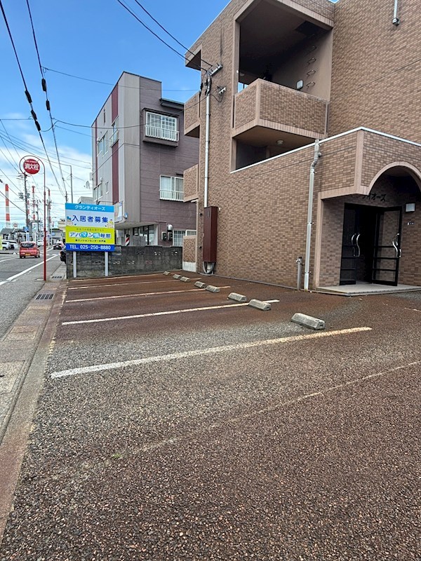 駐車場　敷地内駐車場あり！