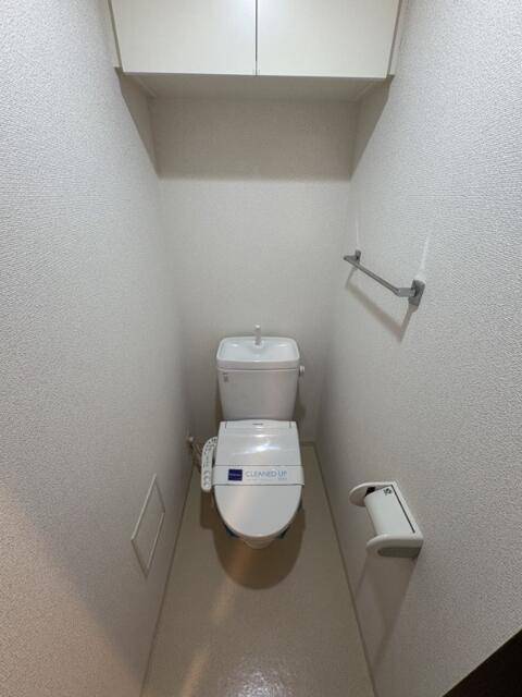 トイレ　温水洗浄便座です