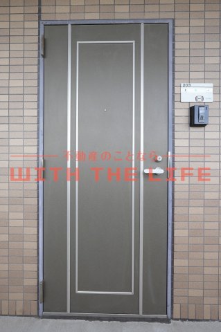 玄関　収納もある玄関です