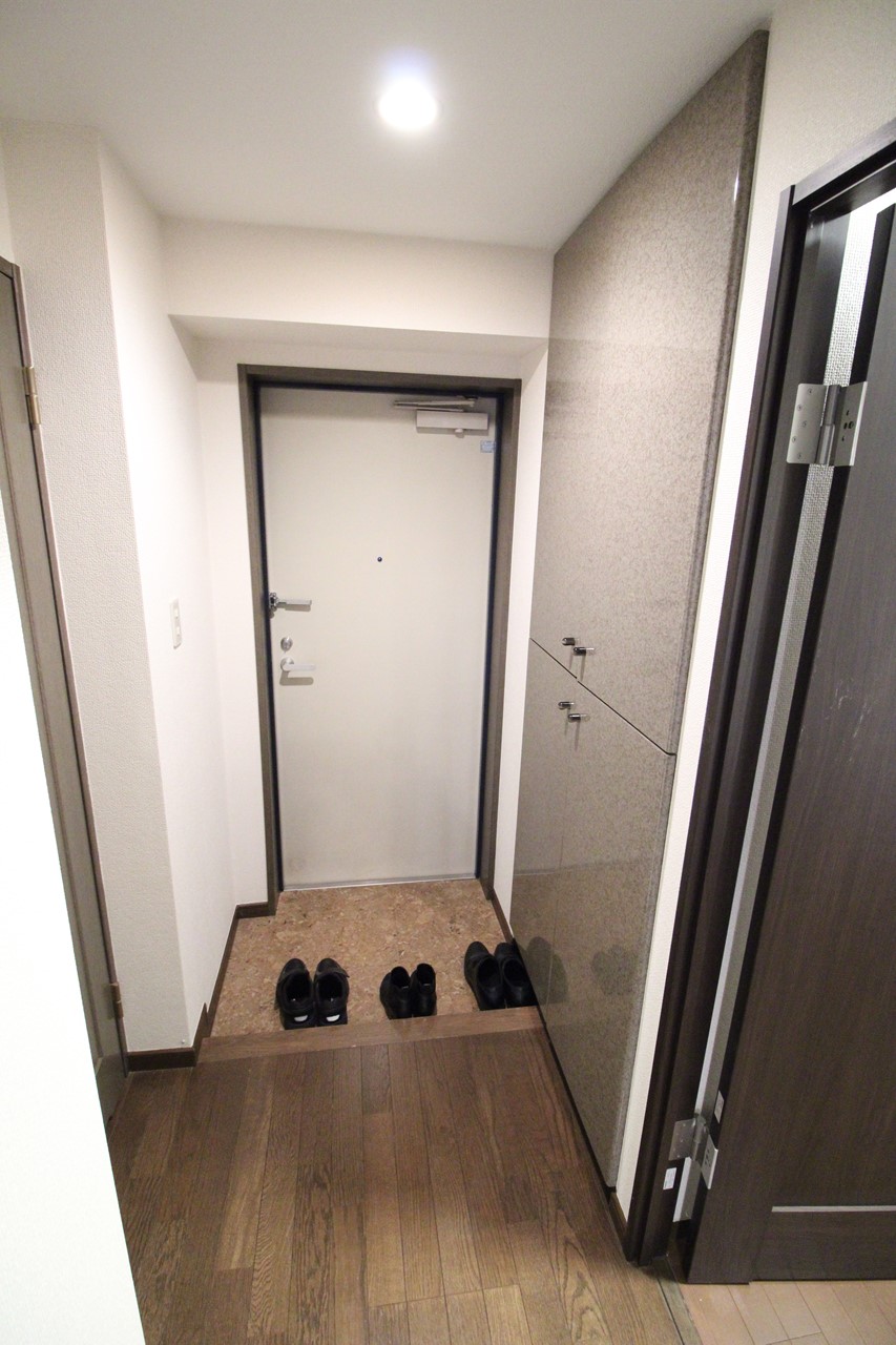 玄関　※同物件、別部屋の写真です。