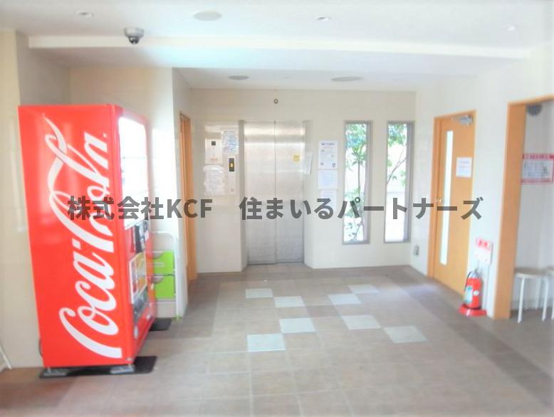 エントランス　落ち着いたエントランスです
