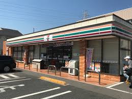コンビニ　セブンイレブン 足立六町1丁目店（コンビニ）まで667m