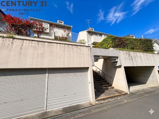 建物外観　居住者専用のごみ置き場があります♪