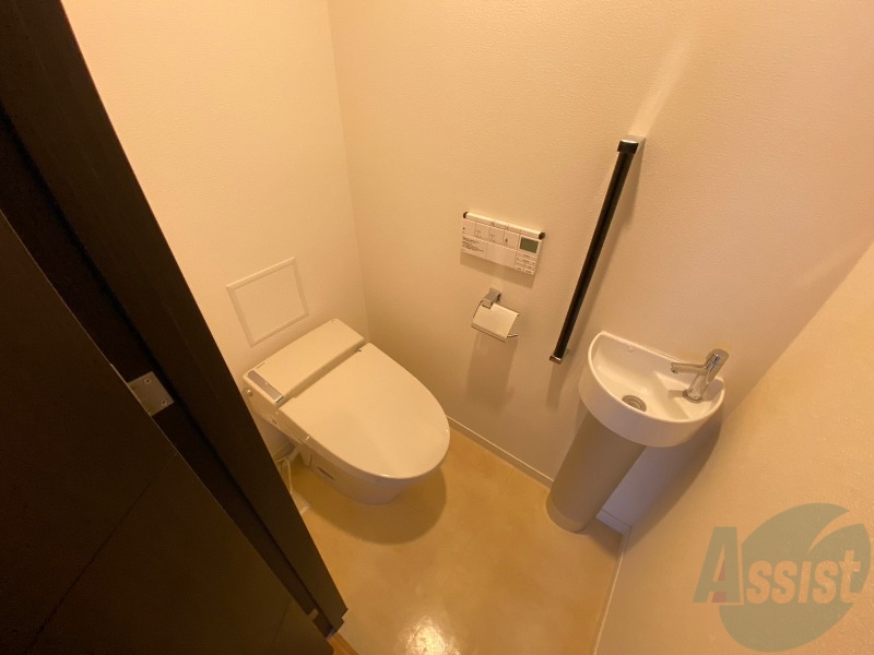 トイレ　こちらはトイレです。清潔感があり、安心して使用できます。