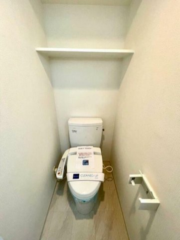 トイレ　温水洗浄便座。