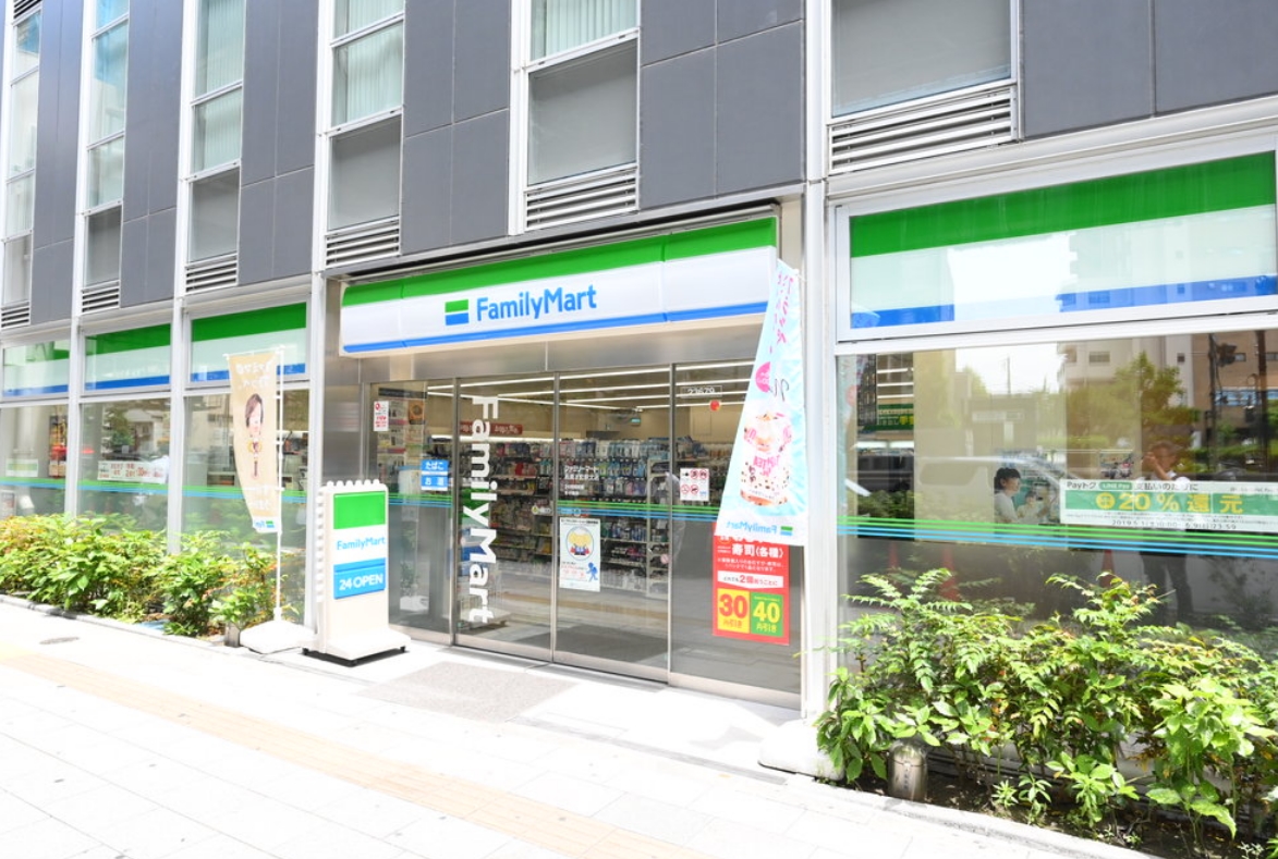コンビニ　ファミリーマート板橋本町駅北店（コンビニ）まで143m