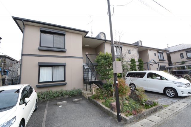 建物外観　モニター付きインターホンで安心です♪