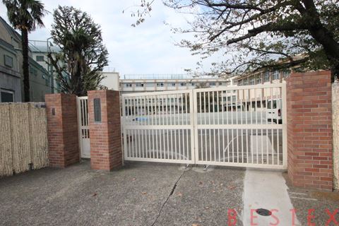 中学校　北区立田端中学校（中学校）まで851m