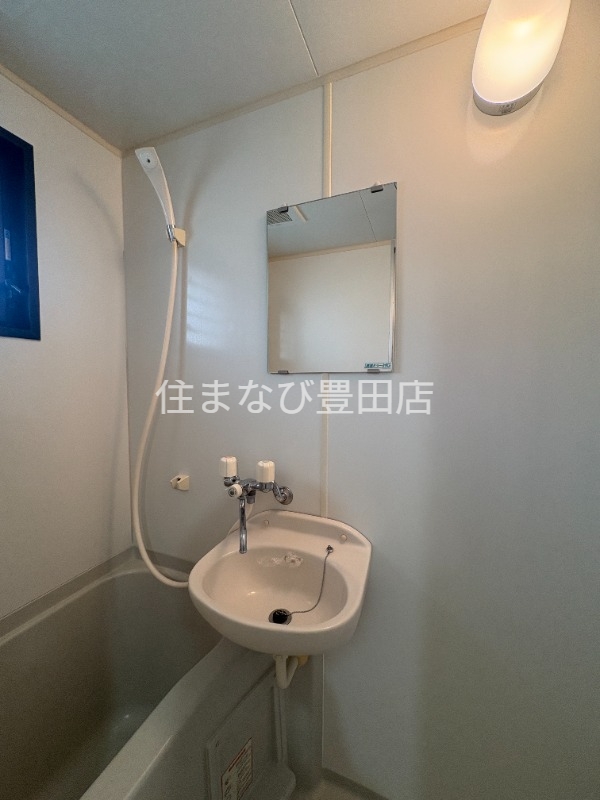 洗面設備　同型写真