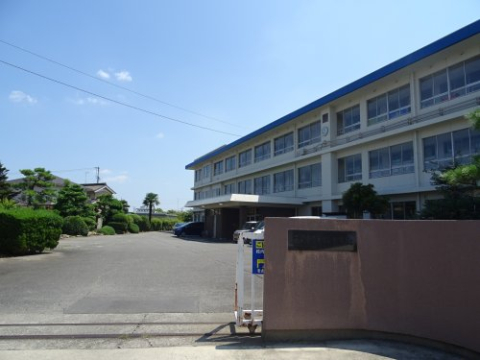 小学校　西尾市立平坂小学校（小学校）まで867m