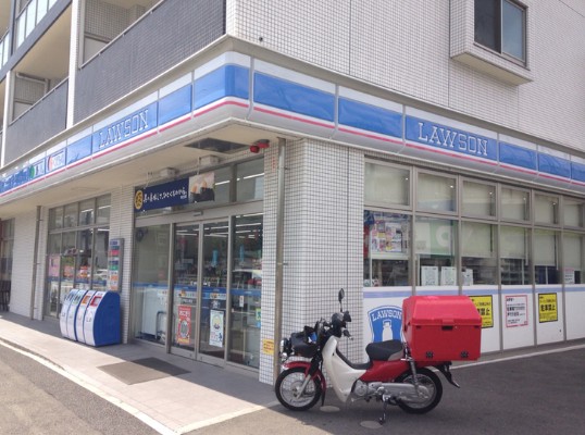 コンビニ　ローソン 戸塚川上町店（コンビニ）まで220m
