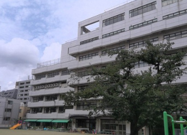 小学校　千代田区立和泉小学校（小学校）まで631m