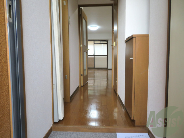 玄関　玄関の外から部屋の中を撮影してみましたー。