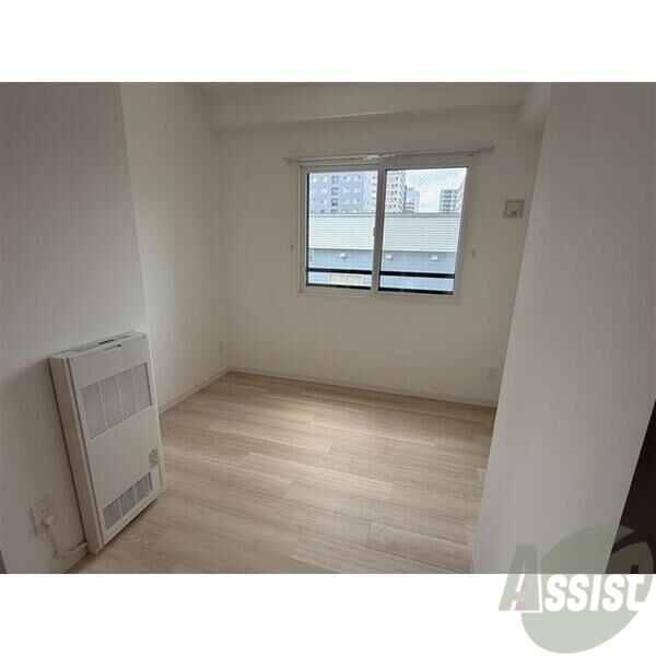 その他部屋・スペース　こちらのお部屋は光が差し込む、温かみのあるお部屋です。