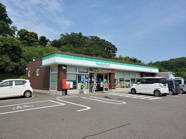 コンビニ　ファミリーマート白石大鷹沢店（コンビニ）まで260m