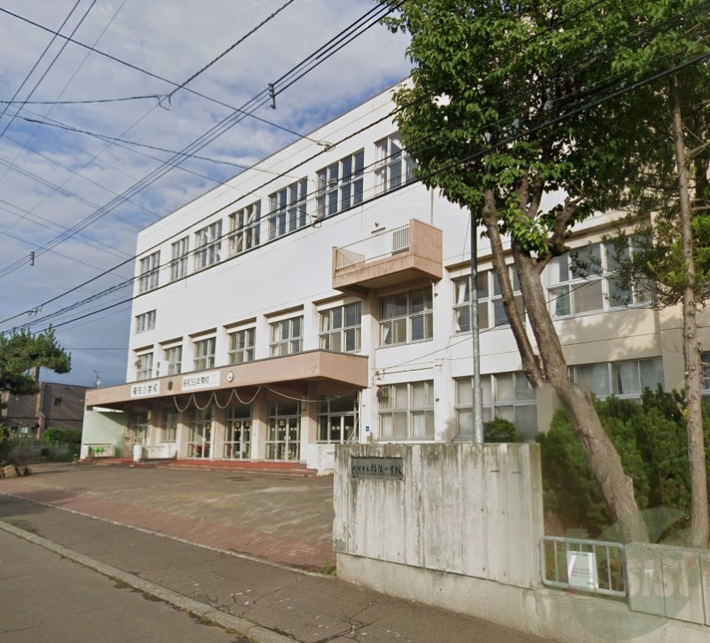 小学校　札幌市立福住小学校（小学校）まで784m