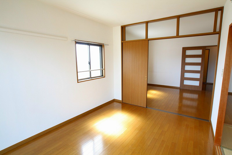 その他部屋・スペース　角部屋で明るい室内