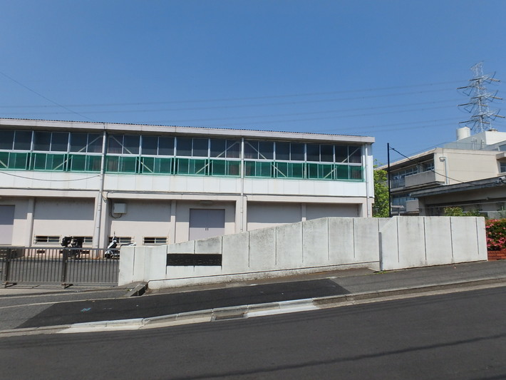 小学校　横浜市立あざみ野第二小学校（小学校）まで677m