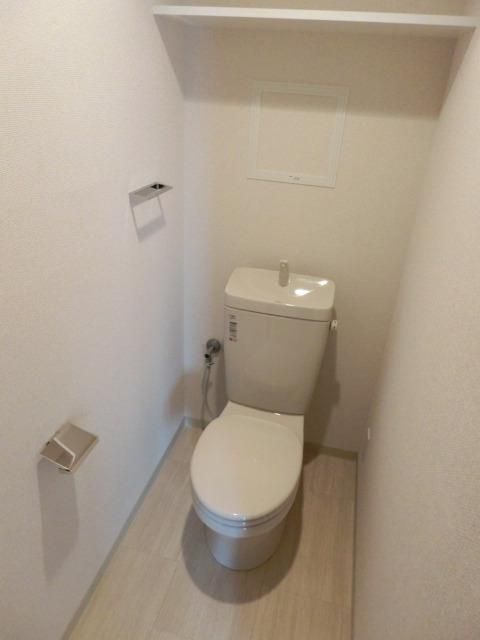 トイレ　上部収納付トイレ