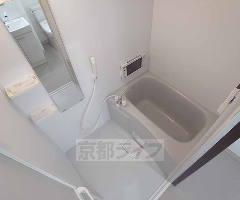 バス・シャワールーム　なんとテレビ付きです