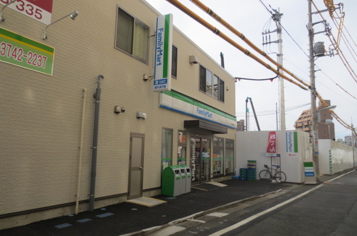 コンビニ　ファミリーマート（コンビニ）まで227m