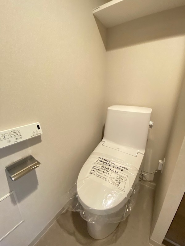 トイレ　（参考写真）同じ間取の別のお部屋です