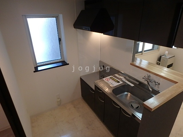 キッチン　３０５号室の写真となります。